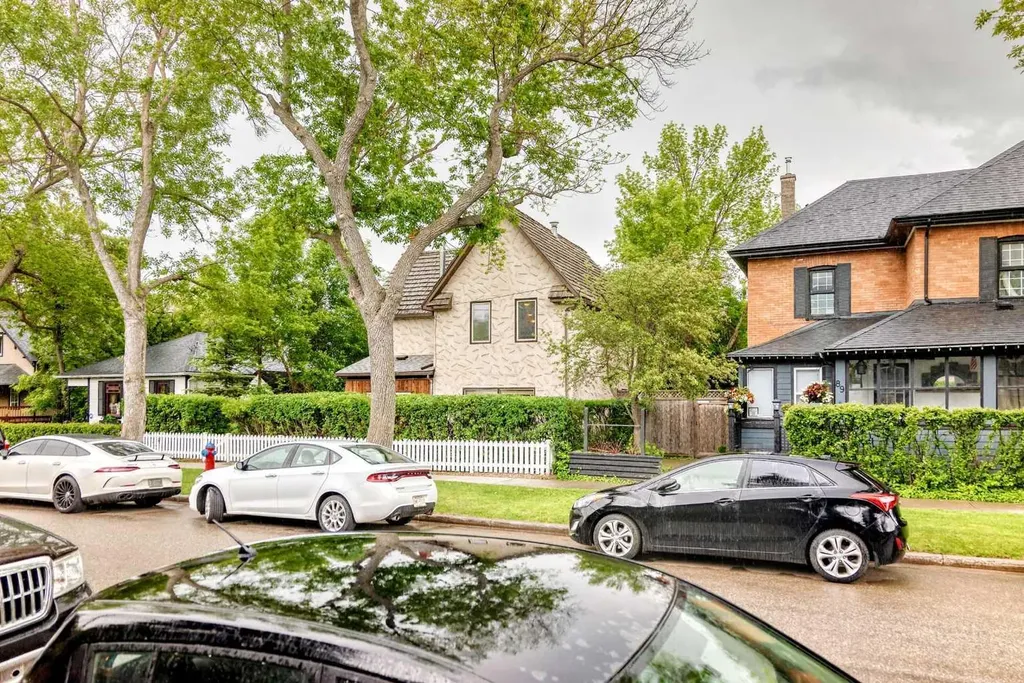 85 Elma Street W Okotoks AB T1S 1J9