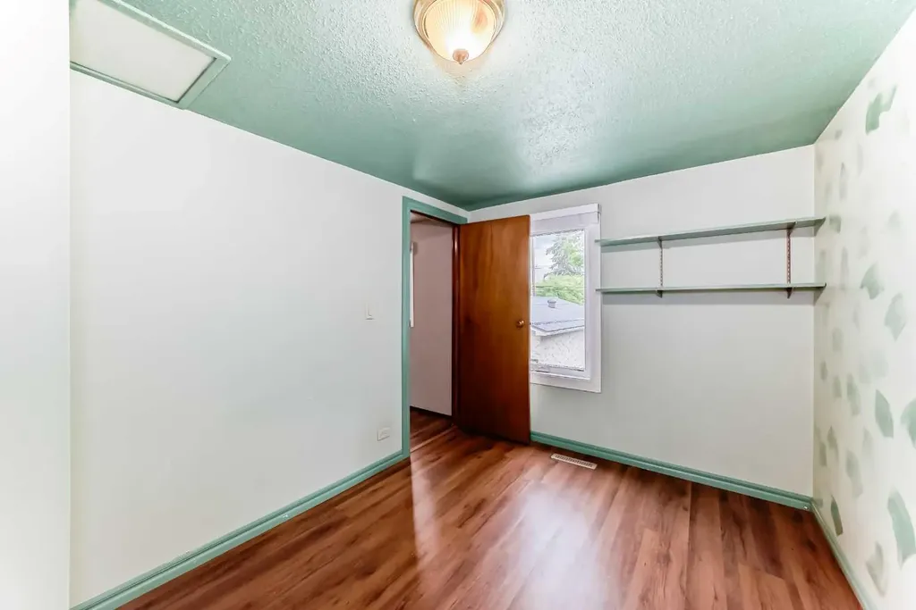 85 Elma Street W Okotoks AB T1S 1J9