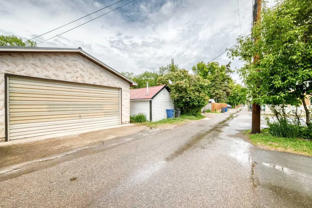 85 Elma Street W Okotoks AB T1S 1J9
