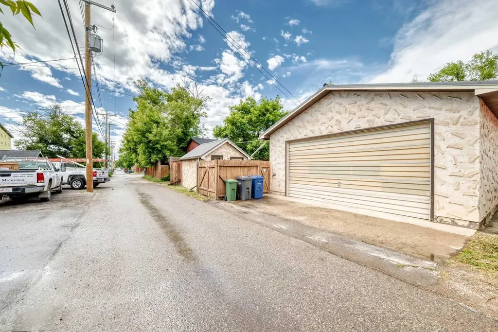 85 Elma Street W Okotoks AB T1S 1J9
