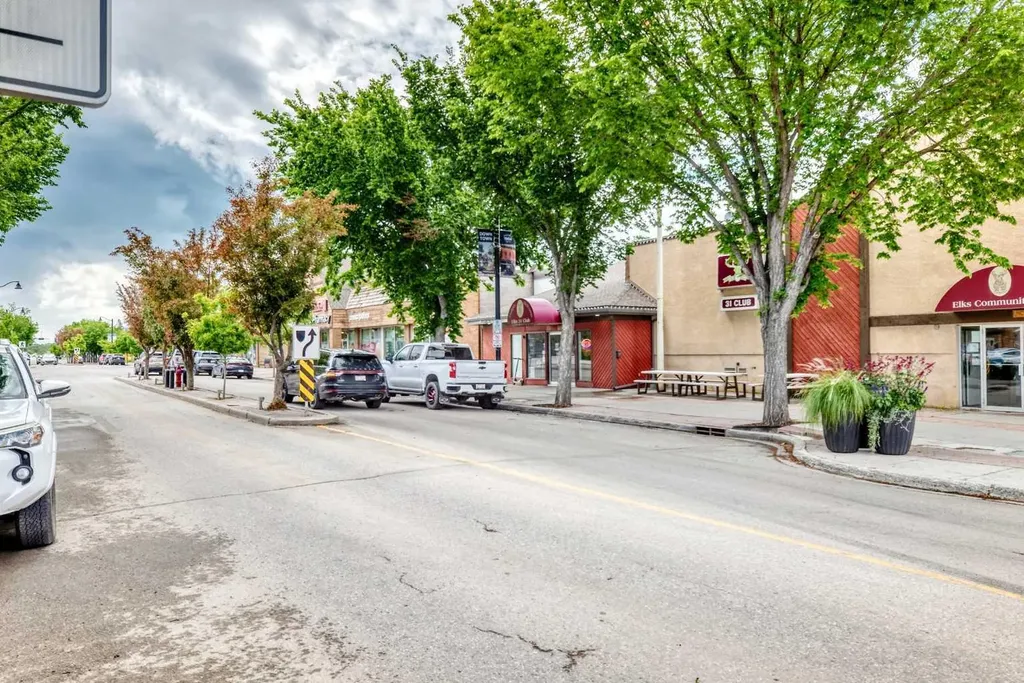 85 Elma Street W Okotoks AB T1S 1J9