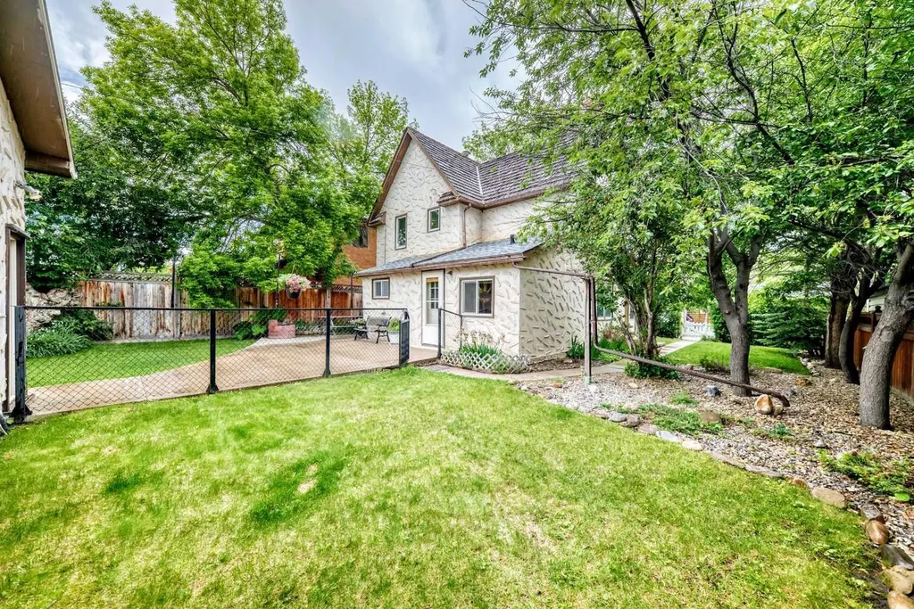 85 Elma Street W Okotoks AB T1S 1J9