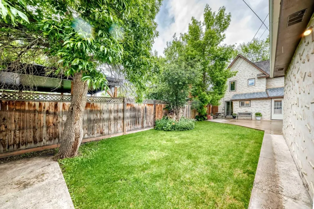 85 Elma Street W Okotoks AB T1S 1J9