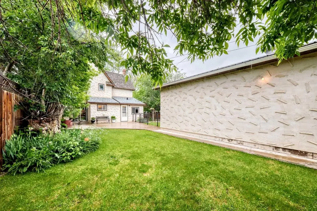 85 Elma Street W Okotoks AB T1S 1J9