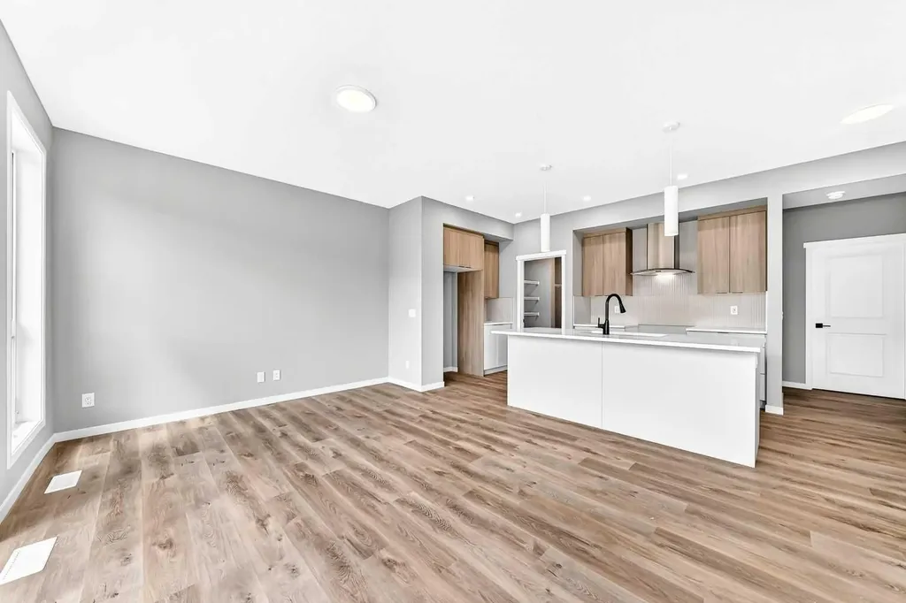 1061 Sawgrass Link NW Airdrie AB T4B5V2