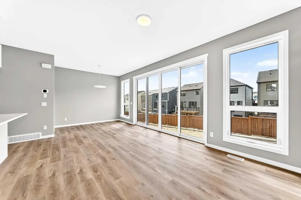 1061 Sawgrass Link NW Airdrie AB T4B5V2