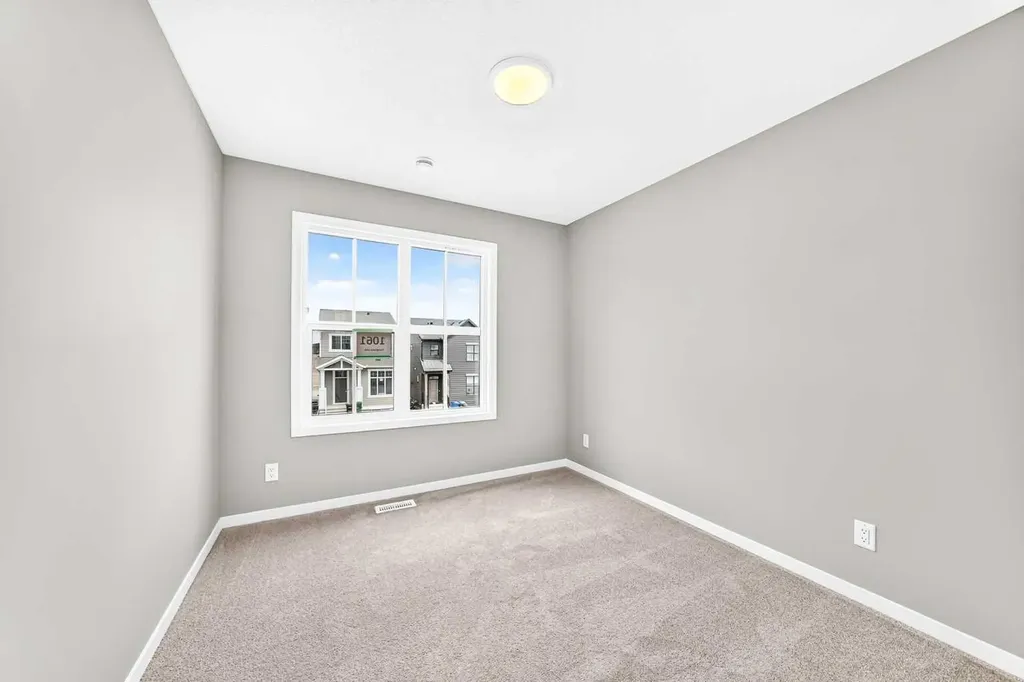 1061 Sawgrass Link NW Airdrie AB T4B5V2