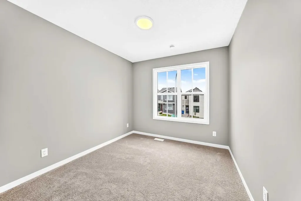 1061 Sawgrass Link NW Airdrie AB T4B5V2