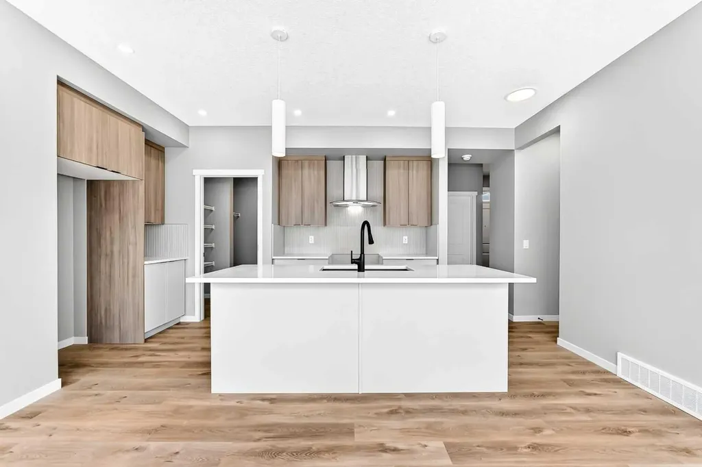 1061 Sawgrass Link NW Airdrie AB T4B5V2
