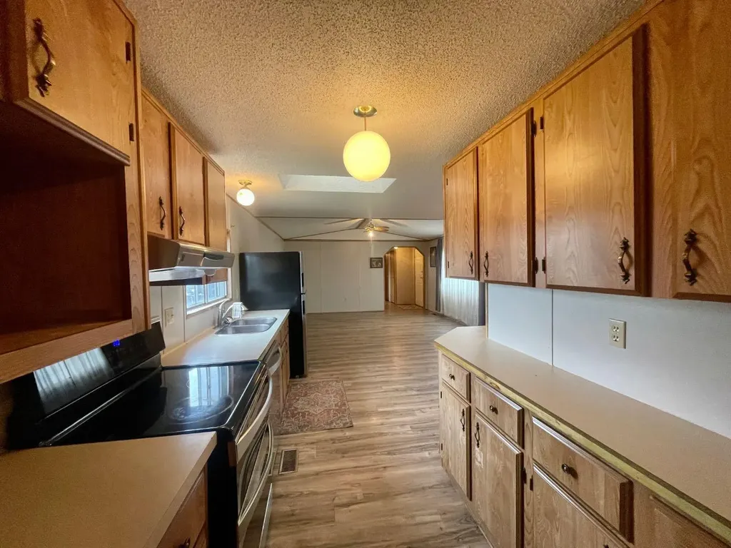 46 422 55 Street Edson AB T7E 1C5