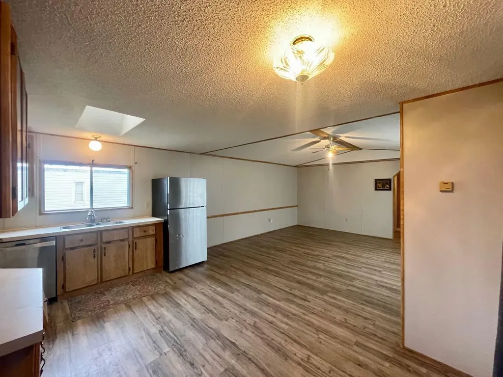 46 422 55 Street Edson AB T7E 1C5