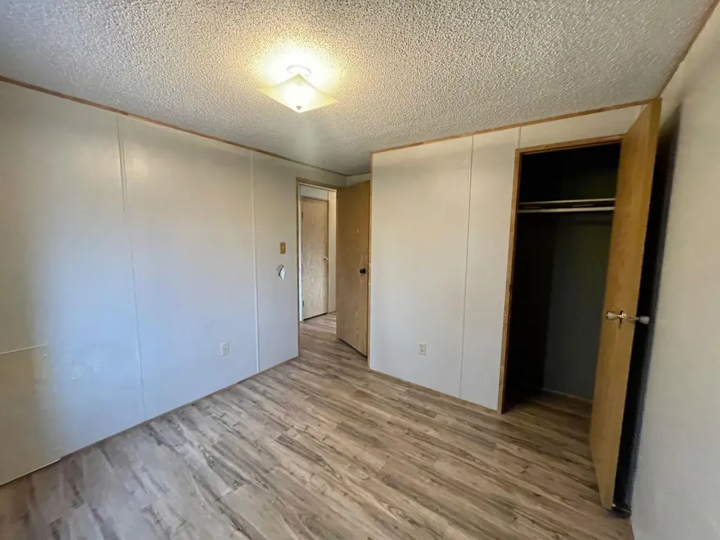 46 422 55 Street Edson AB T7E 1C5