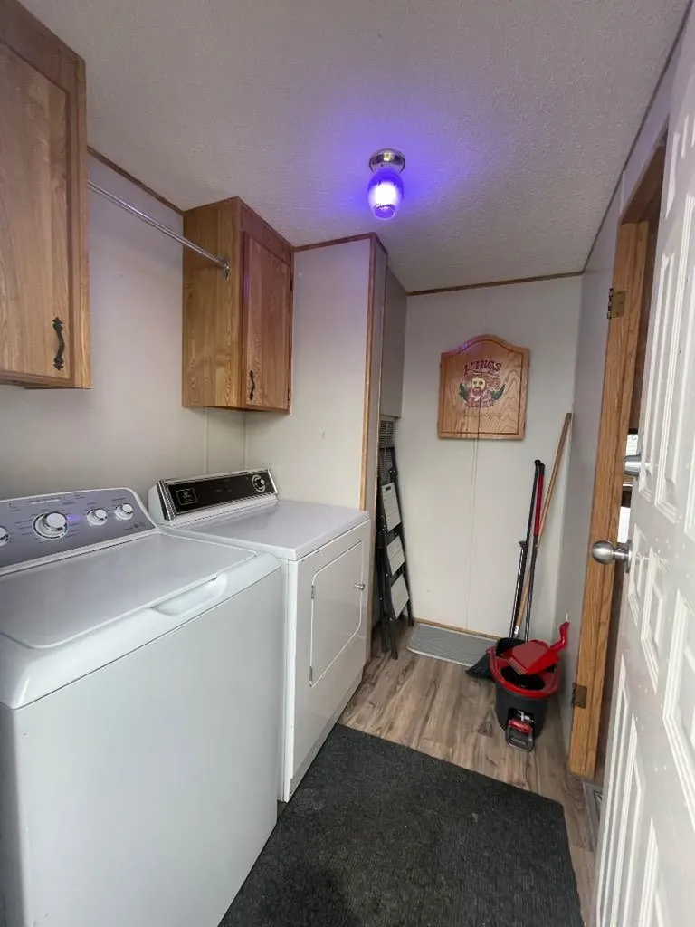 46 422 55 Street Edson AB T7E 1C5