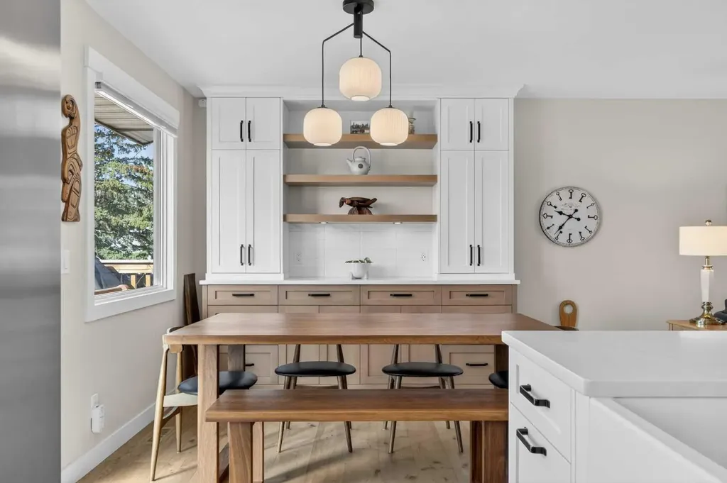8927 48 Avenue NW Calgary AB T3B 2B5