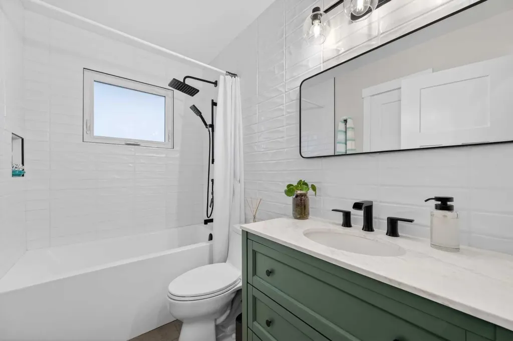 8927 48 Avenue NW Calgary AB T3B 2B5