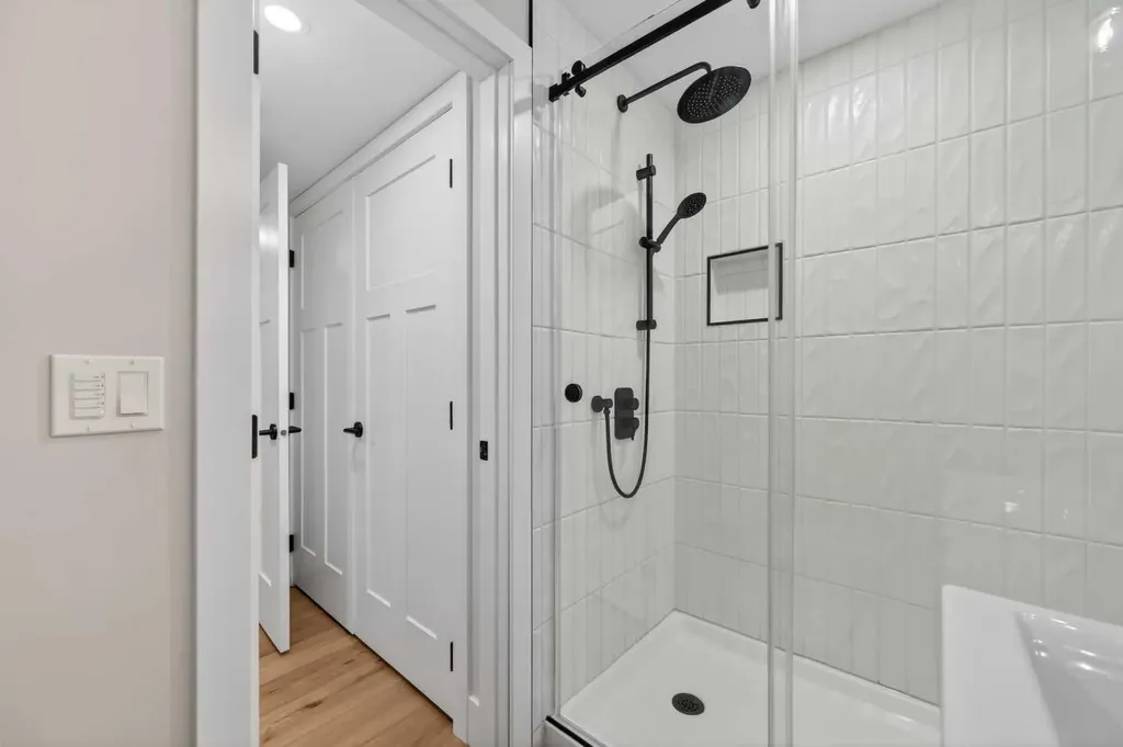 8927 48 Avenue NW Calgary AB T3B 2B5