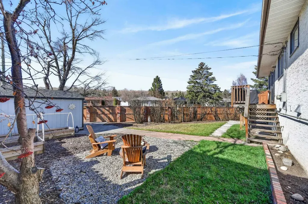 8927 48 Avenue NW Calgary AB T3B 2B5