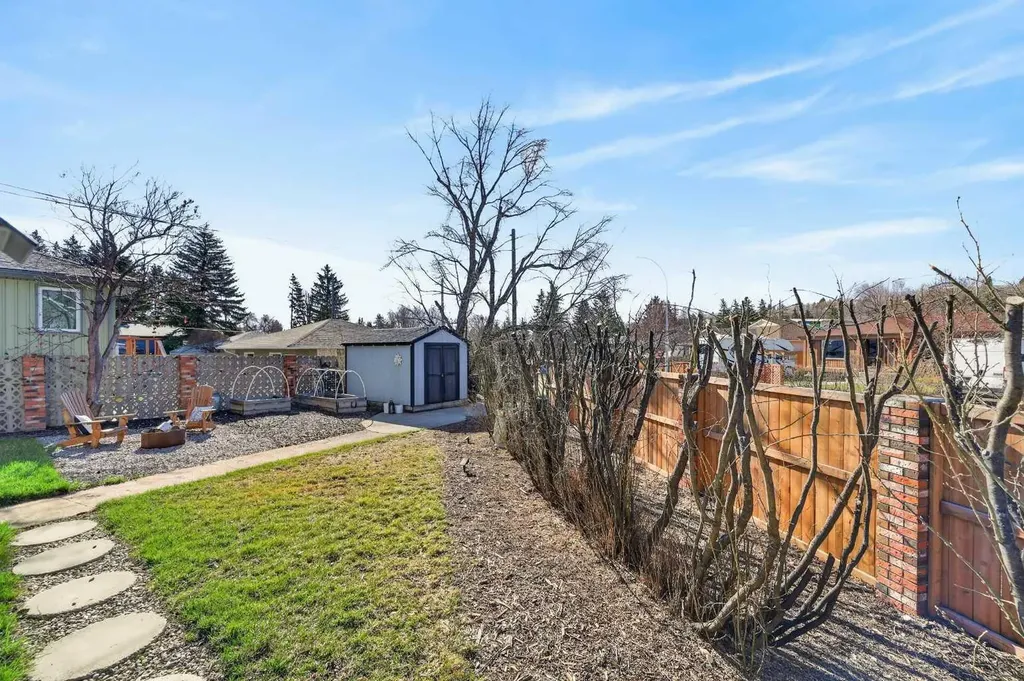 8927 48 Avenue NW Calgary AB T3B 2B5