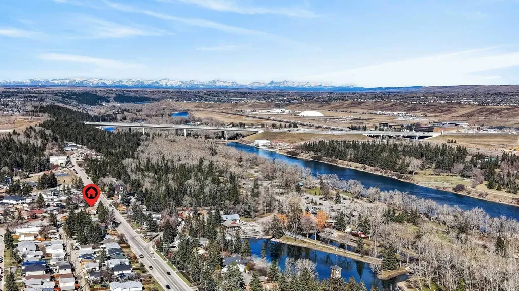 8927 48 Avenue NW Calgary AB T3B 2B5