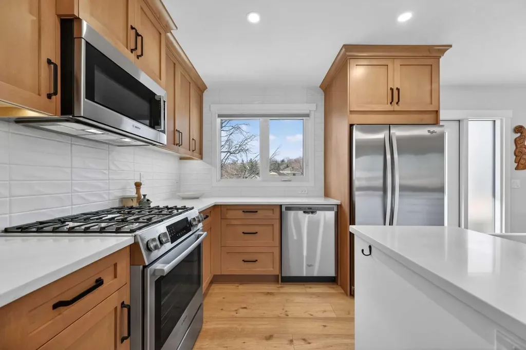 8927 48 Avenue NW Calgary AB T3B 2B5