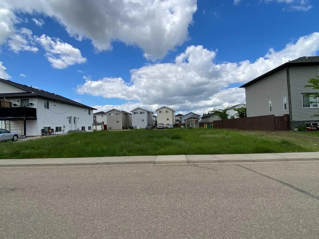 331, 333, 335 17 Street E Brooks AB T1R 1R3