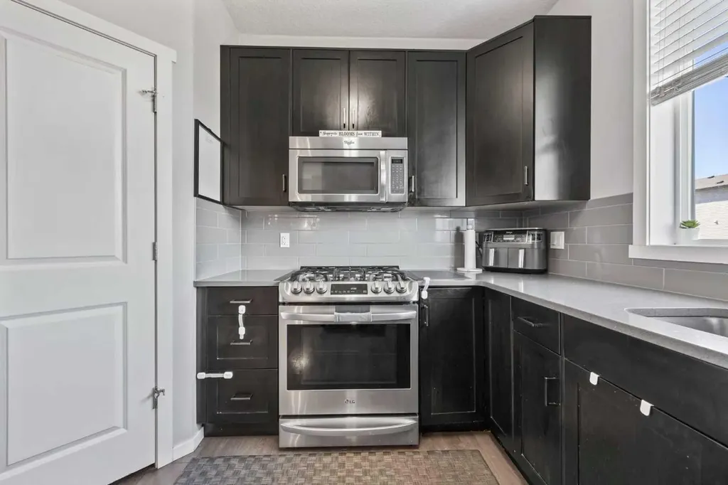 9121 52 Street NE Calgary AB T3J 0V5