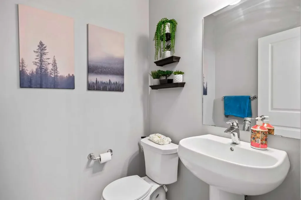 9121 52 Street NE Calgary AB T3J 0V5