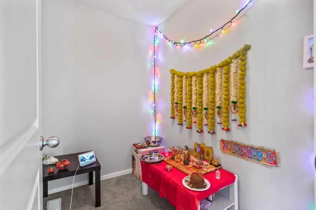 9121 52 Street NE Calgary AB T3J 0V5