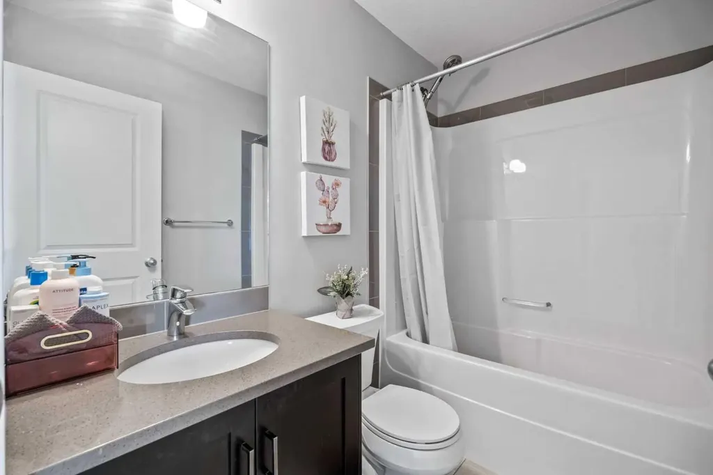 9121 52 Street NE Calgary AB T3J 0V5