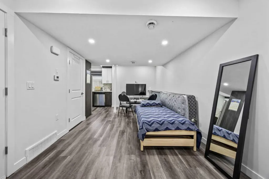 9121 52 Street NE Calgary AB T3J 0V5