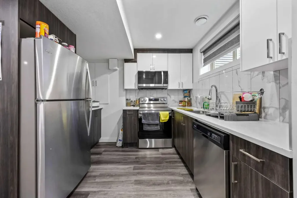 9121 52 Street NE Calgary AB T3J 0V5