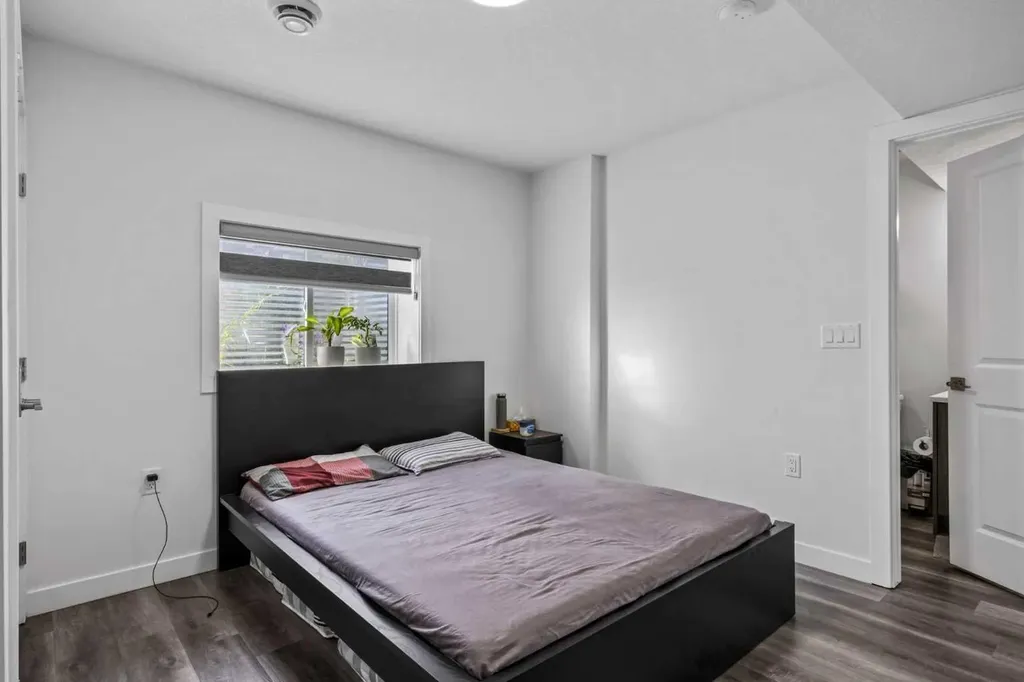9121 52 Street NE Calgary AB T3J 0V5