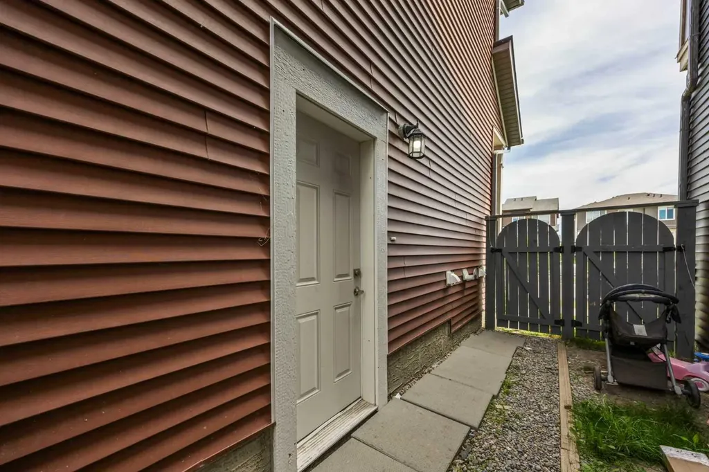 9121 52 Street NE Calgary AB T3J 0V5
