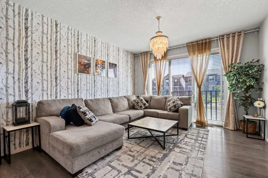9121 52 Street NE Calgary AB T3J 0V5