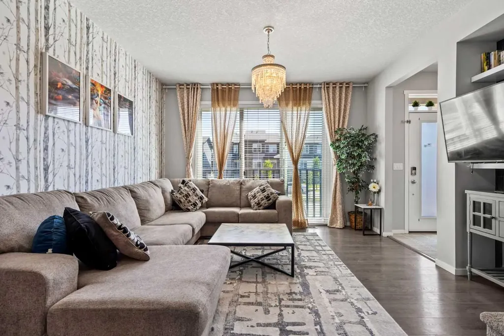 9121 52 Street NE Calgary AB T3J 0V5
