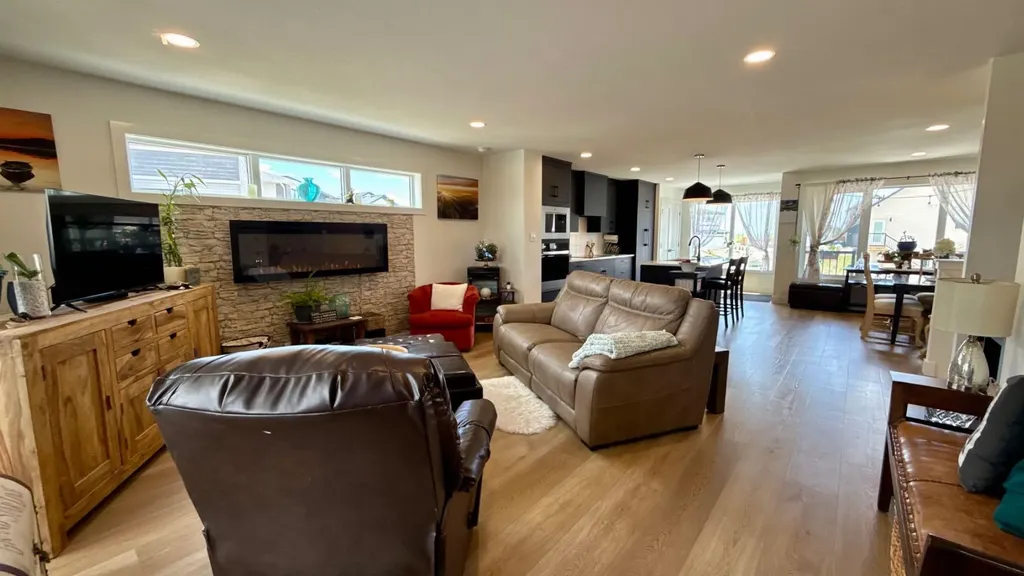 1064 Coalbrook Gate W Lethbridge AB T1J 5X2
