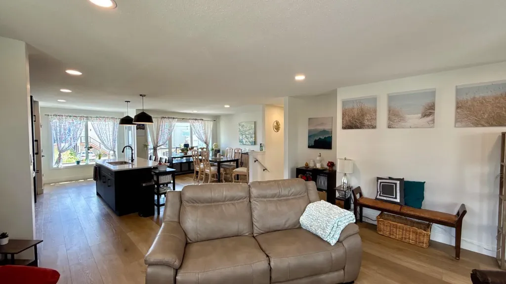 1064 Coalbrook Gate W Lethbridge AB T1J 5X2