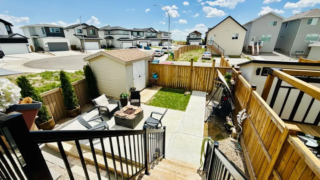 1064 Coalbrook Gate W Lethbridge AB T1J 5X2