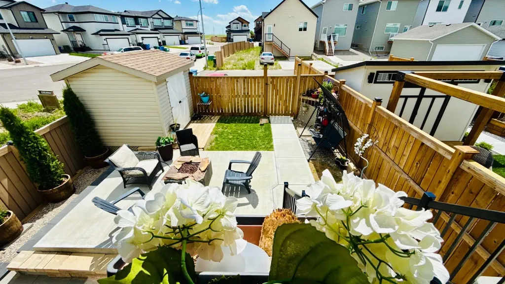 1064 Coalbrook Gate W Lethbridge AB T1J 5X2