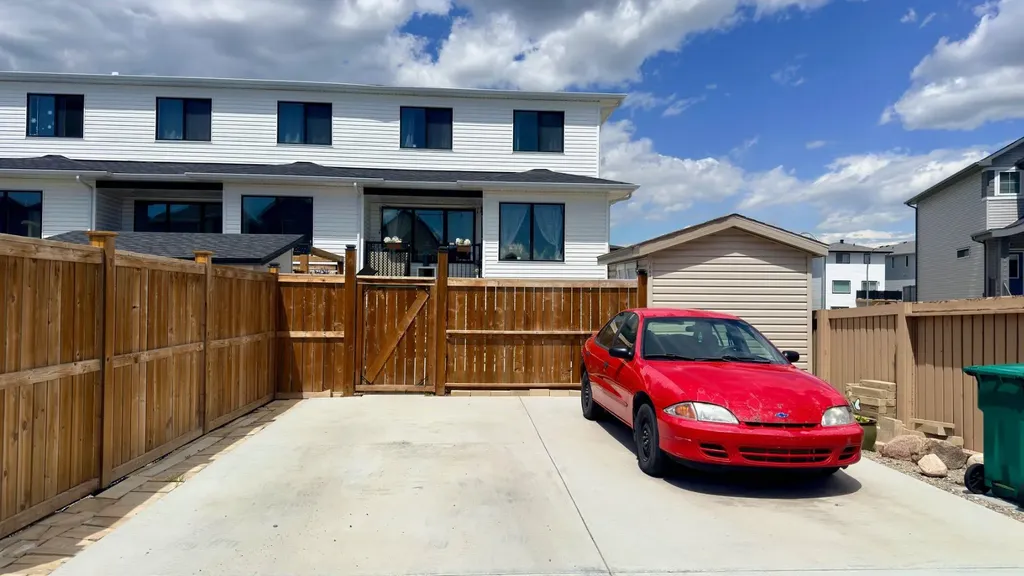 1064 Coalbrook Gate W Lethbridge AB T1J 5X2