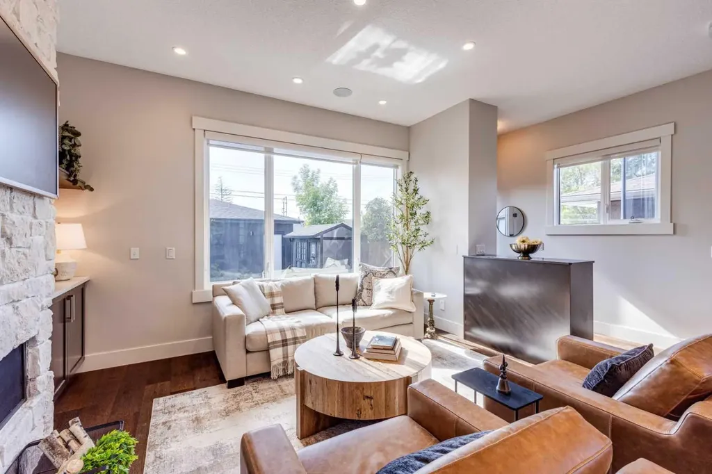 921 42 Street SW Calgary AB T3C 1Y9