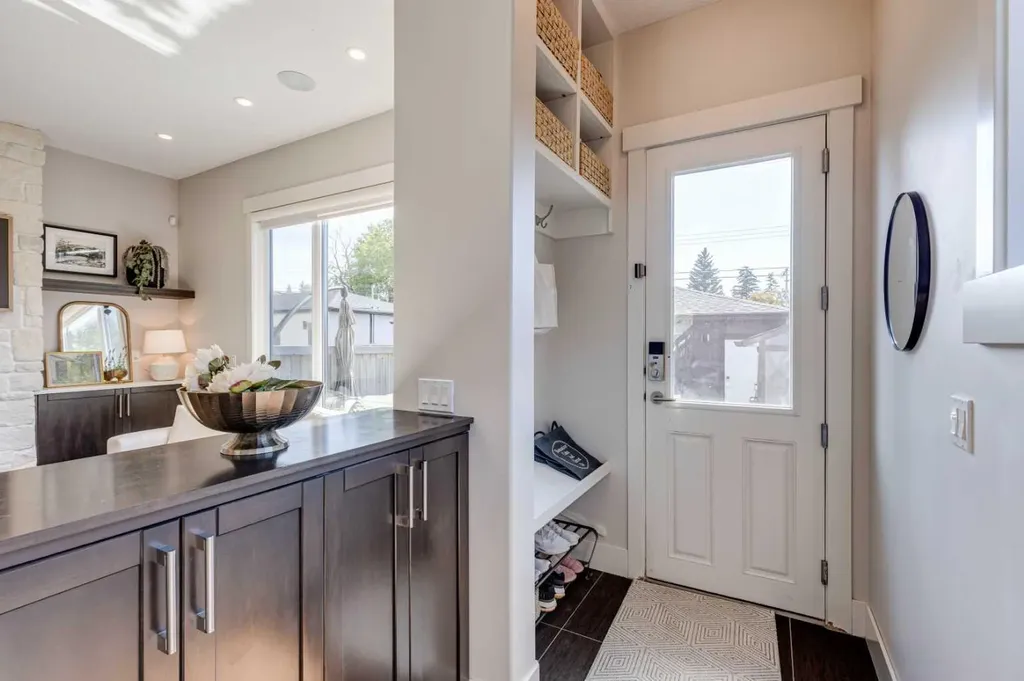 921 42 Street SW Calgary AB T3C 1Y9