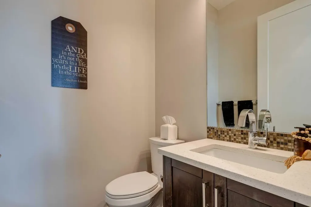 921 42 Street SW Calgary AB T3C 1Y9