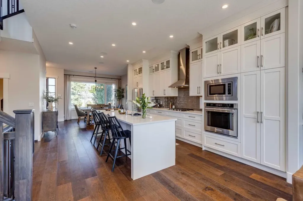 921 42 Street SW Calgary AB T3C 1Y9