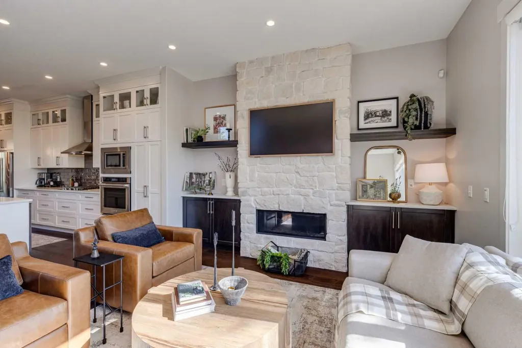 921 42 Street SW Calgary AB T3C 1Y9