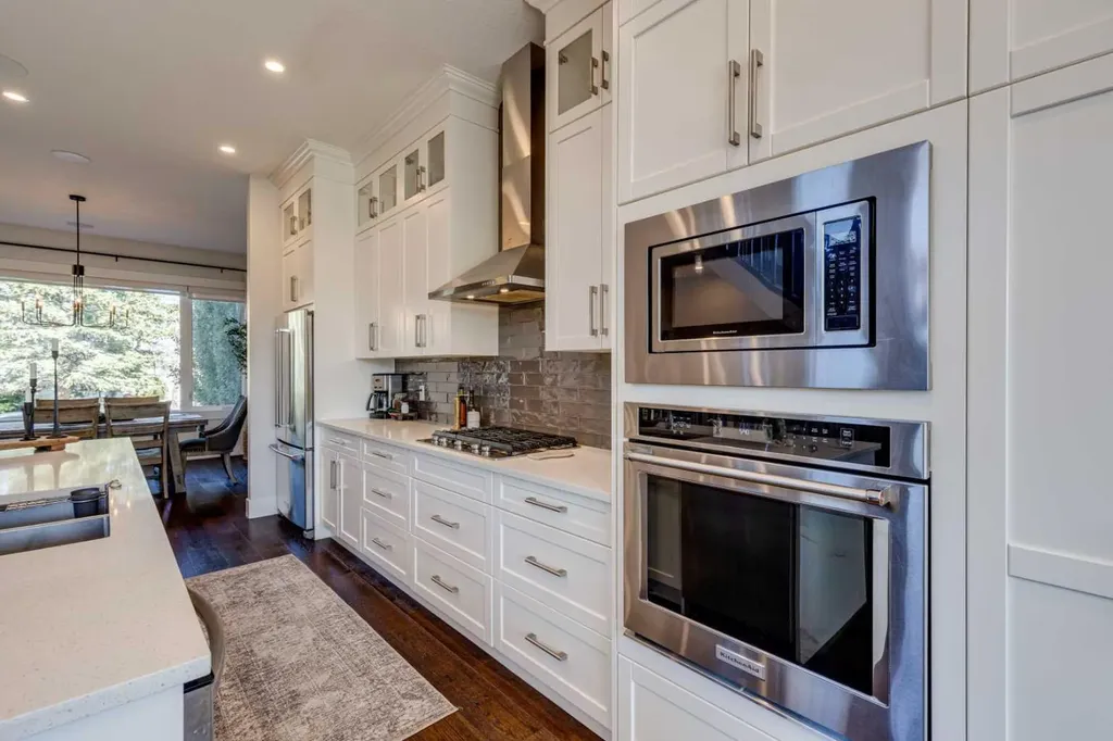 921 42 Street SW Calgary AB T3C 1Y9