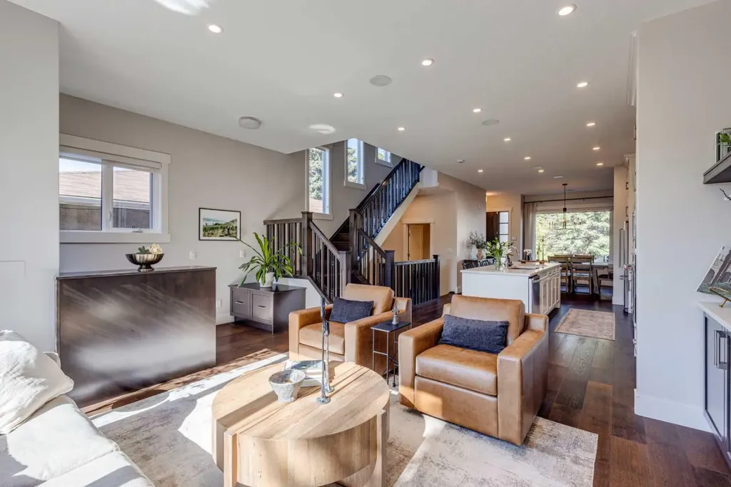 921 42 Street SW Calgary AB T3C 1Y9