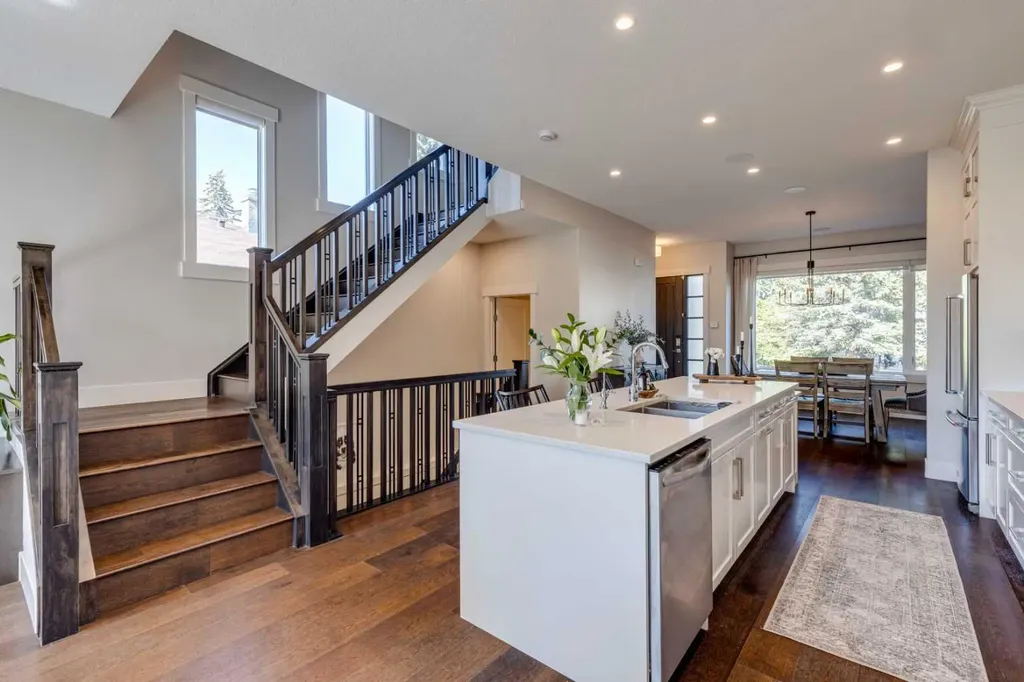 921 42 Street SW Calgary AB T3C 1Y9