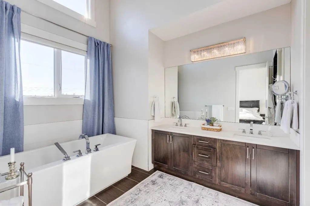 921 42 Street SW Calgary AB T3C 1Y9