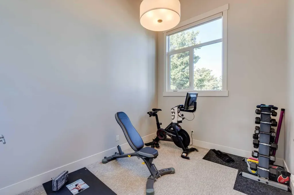 921 42 Street SW Calgary AB T3C 1Y9